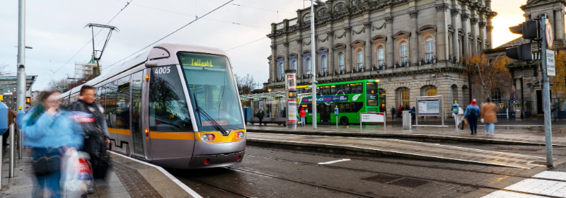 Indra firma un acuerdo marco con la NTA de Irlanda para convertirse en el socio tecnológico a largo plazo de ticketing para todos los sistemas de transporte público del país