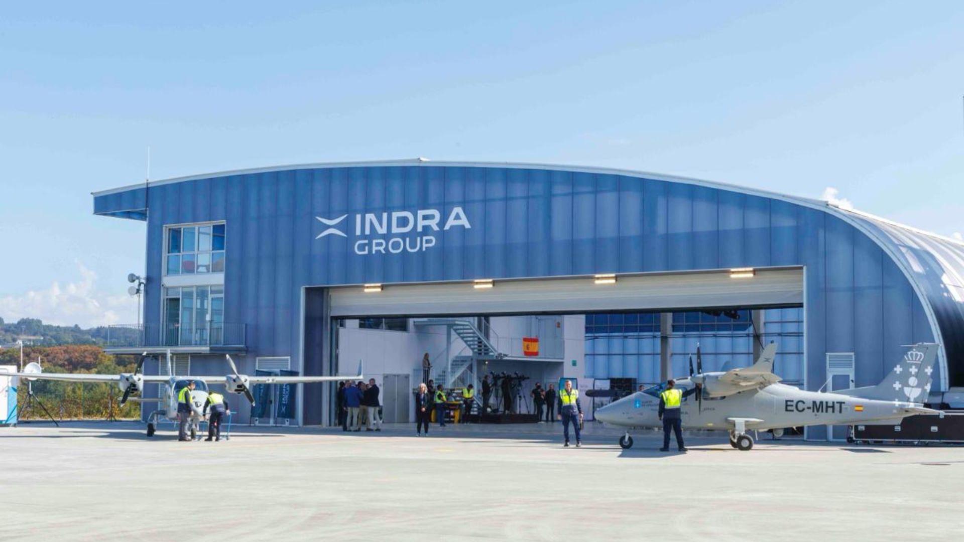 Indra Group demuestra a las Fuerzas Armadas su nueva capacidad de ensayos en vuelo, realizando una de las primeras pruebas de Europa con una nube de combate