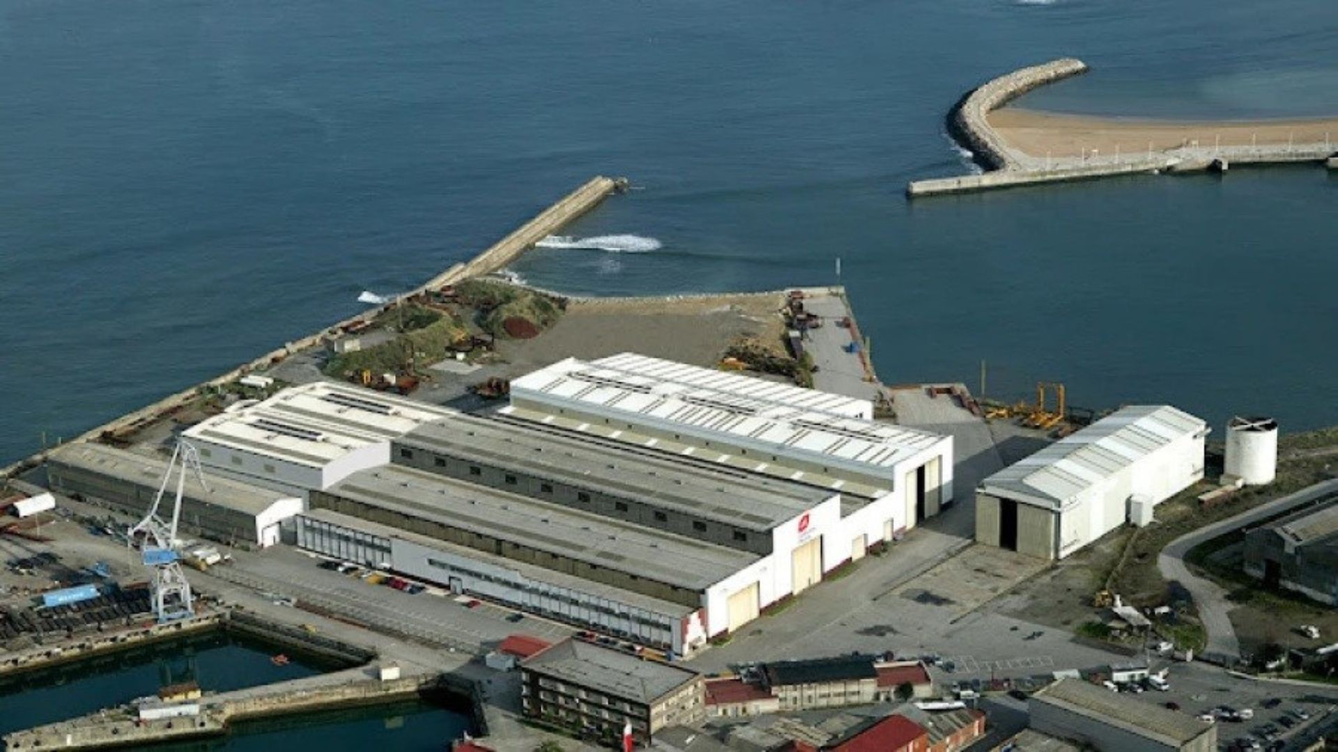 Indra Group y la asturiana Delca firman un acuerdo marco y crean un Hub estratégico para la gestión avanzada de suministros y servicios industriales en el Corredor Norte