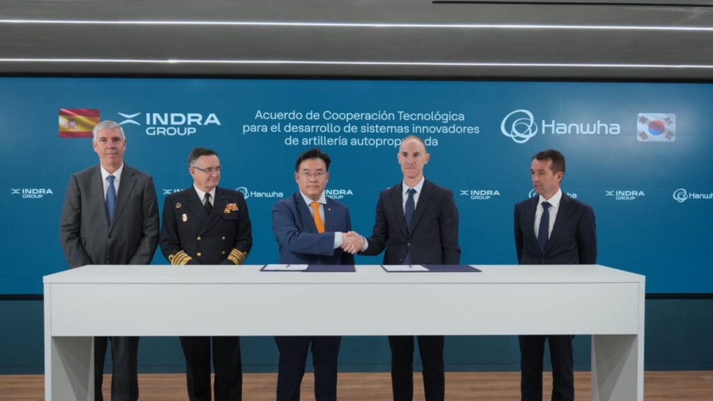 Indra Group and Hanwha Group sign a binding agreement for the development of innovative self-propelled artillery systems