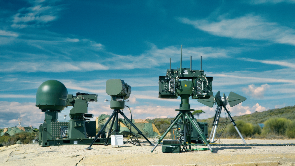 Indra presenta en FIDAE tecnologías de última generación en radar, defensa aérea, satélites, aeronaves no tripuladas y sostenimiento, y su sistema antidrón protegerá el evento